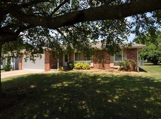 2937 E Hawkins St, Springfield, MO 65804