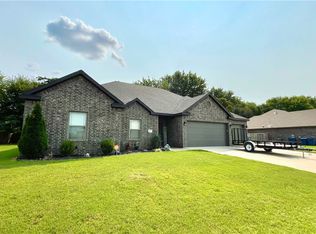 516 Hayes St, Pea Ridge, AR 72751