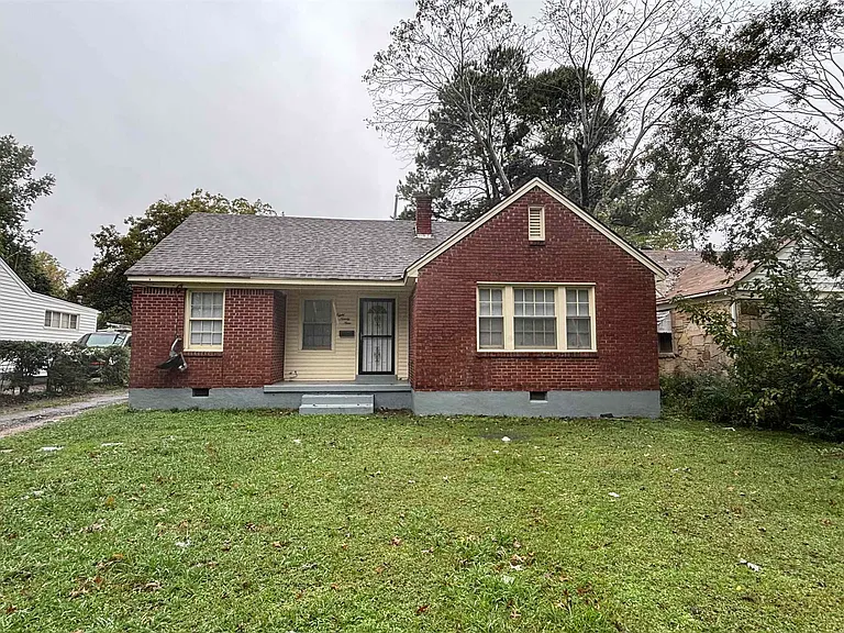 899 Chatwood St — Photo 1