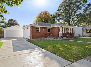 1055 Rockdale St, Green Bay, WI 54304