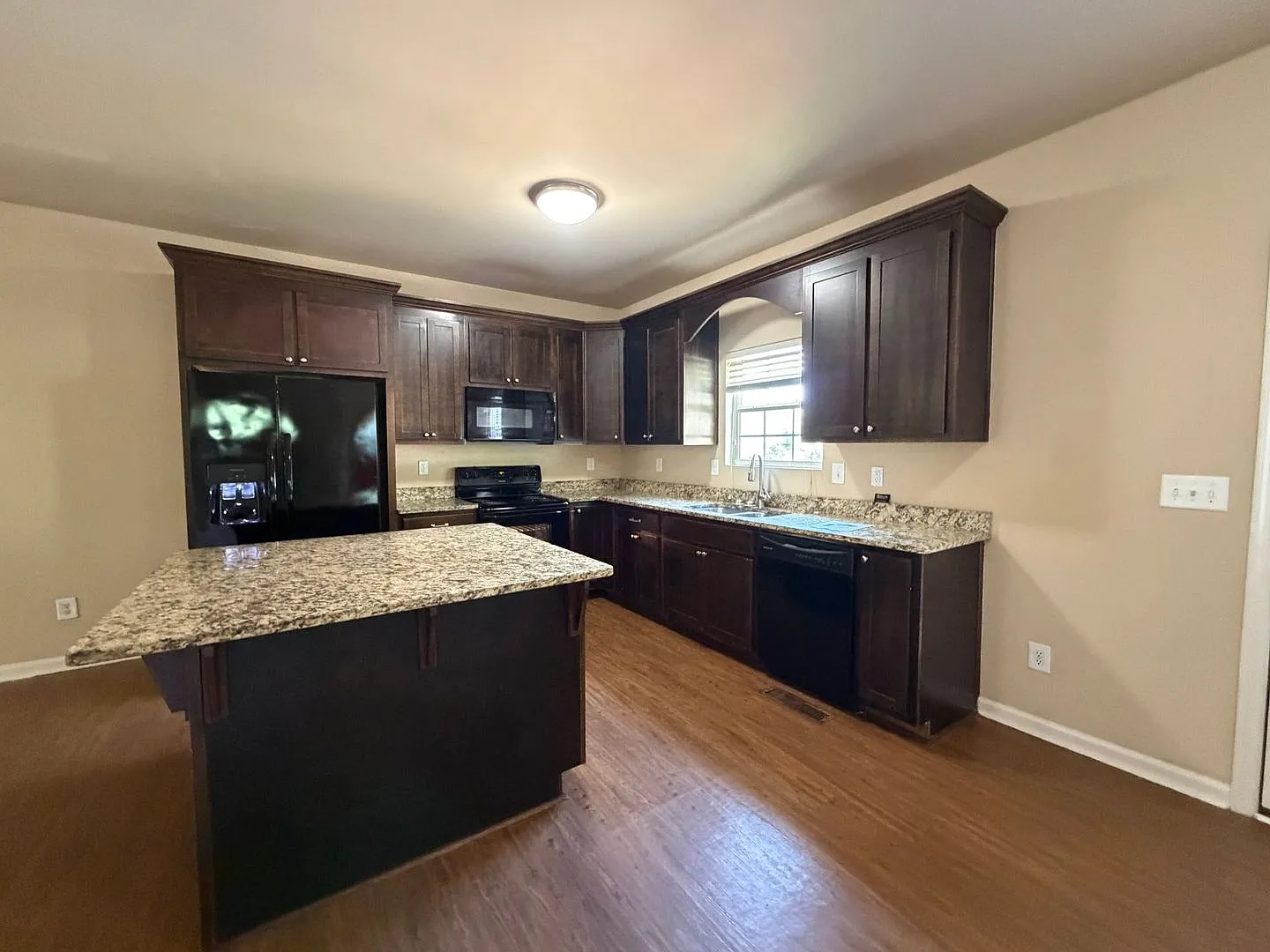 Pre-Leasing For August 5th 2027! — Photo 3