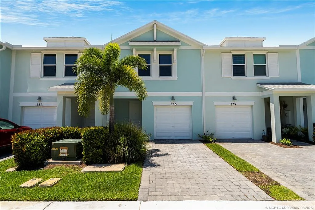 3 bed, 2.5 bath, 1485 sqft, $2,675 — Photo 2