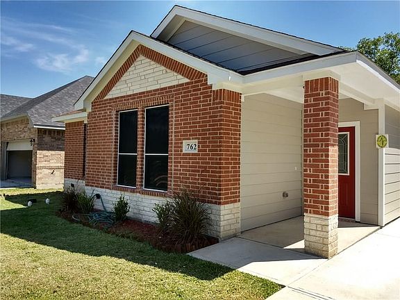3rd image of 762 Elkhart Ave