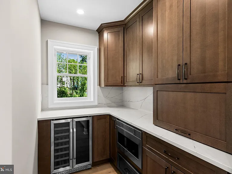 1833 W High St — Photo 17