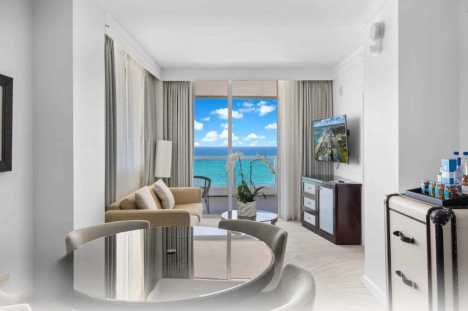 1 bed, 1.0 bath, 764 sqft, $14,954 — Photo 2