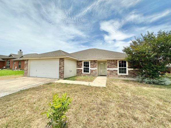 5204 Yellow Pine Ct