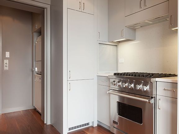 5th image of 110 E 71st St Fl 15