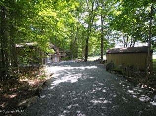 176 Cottontail Ln, Pocono Lake, PA 18347