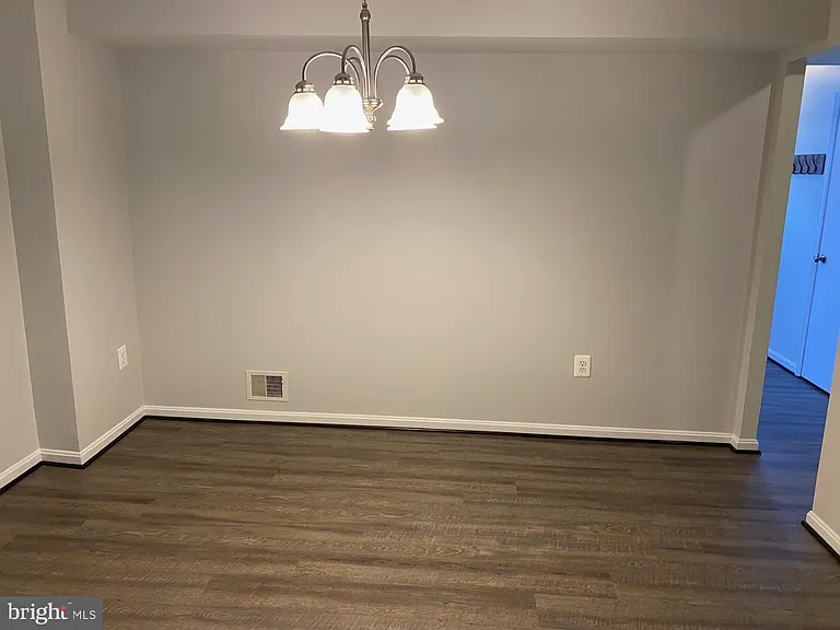 1210 Thomas Jefferson Pl — Photo 3