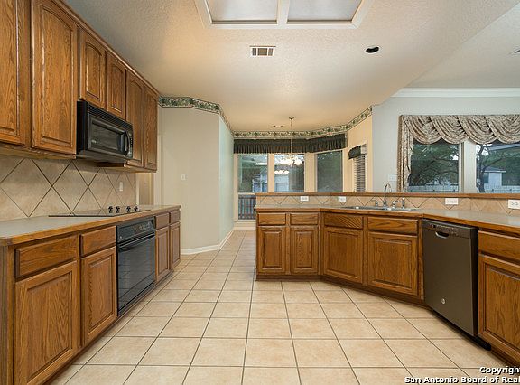 4th image of 4611 Scenic Cir