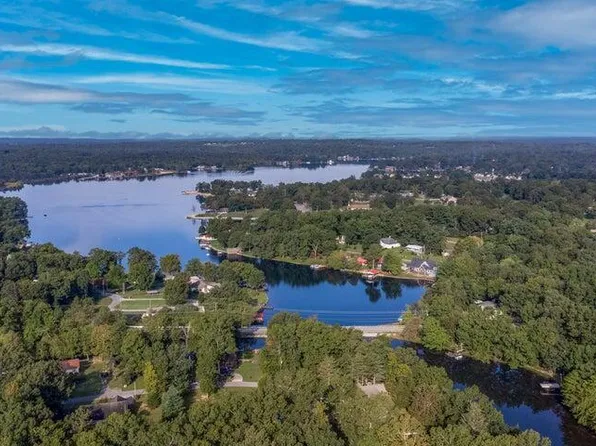 1564 Cherokee Rd E, Crossville, TN 38572