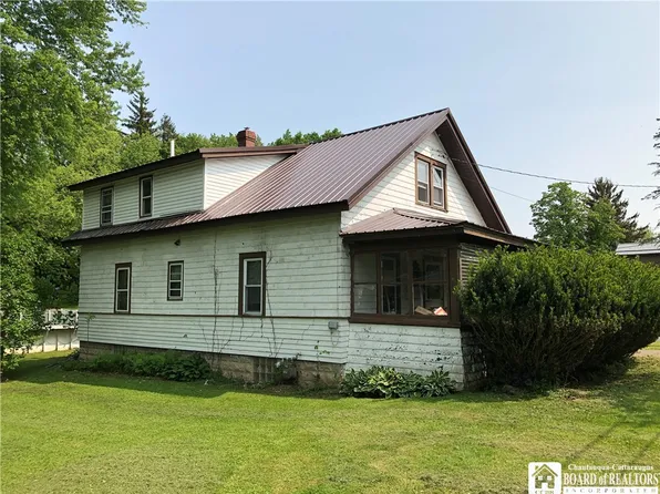 25 Seneca St, Gowanda, NY 14070