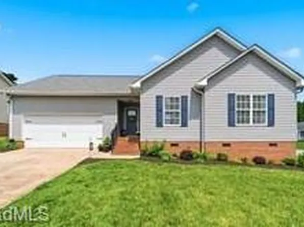 2104 Sheffield Ct NW, Conover, NC 28613