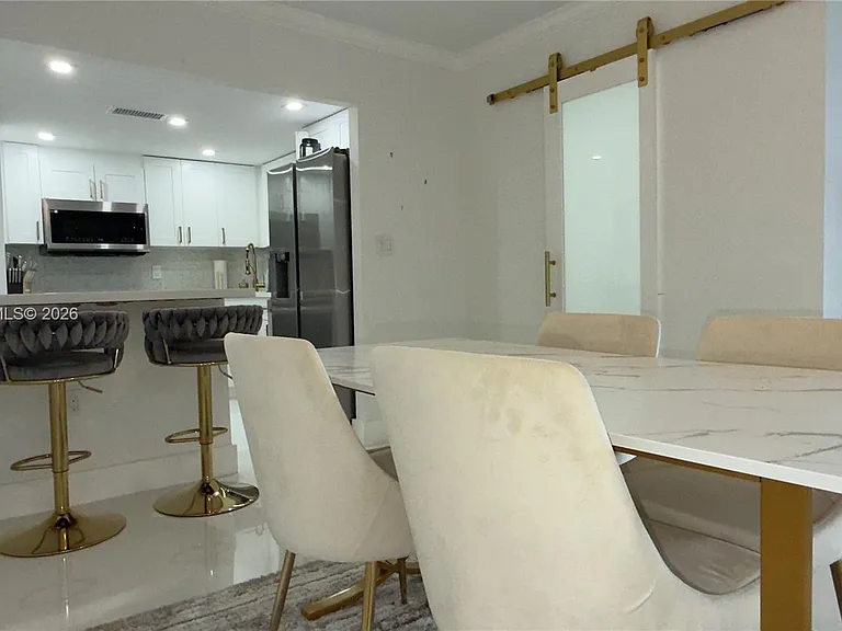 2333 Brickell Ave #614 — Photo 14