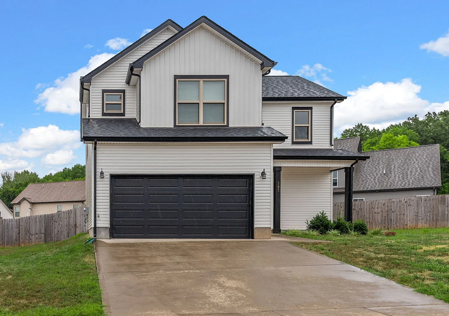 3 Bedroom 2 1/2 Bath Dog Friendly Home For Rent! — Photo 2