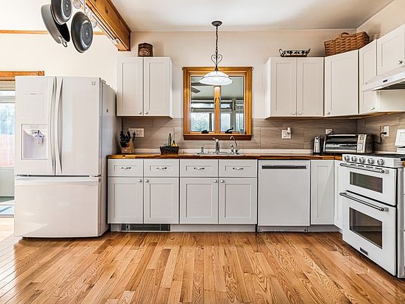 2nd image of 10 Grant St