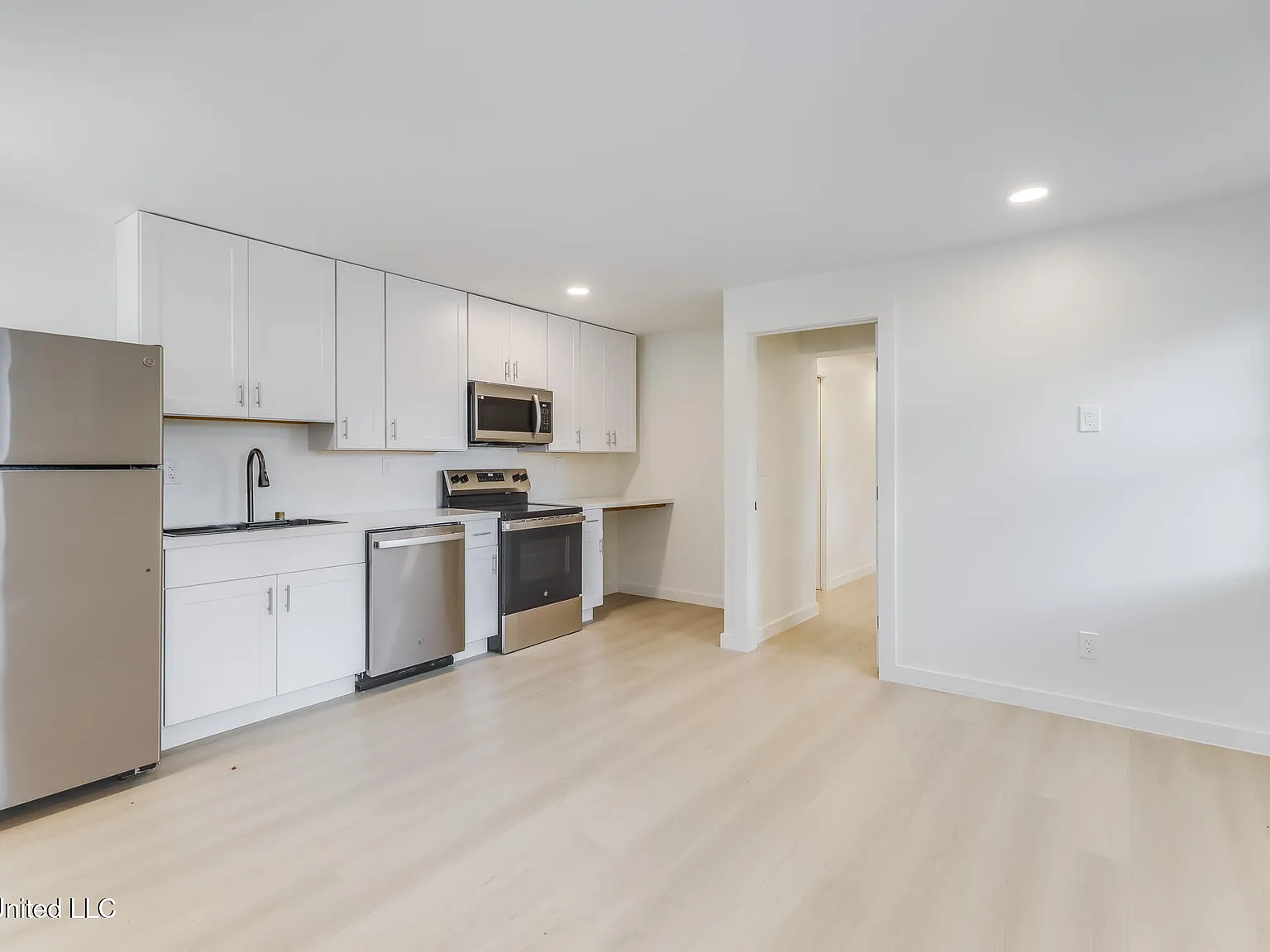 1 bed, 1.0 bath, 416 sqft, $775 — Photo 3