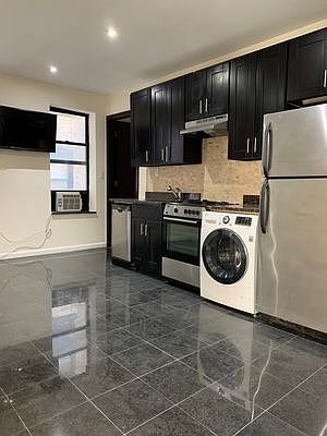 1st image of 10 Manhattan Ave