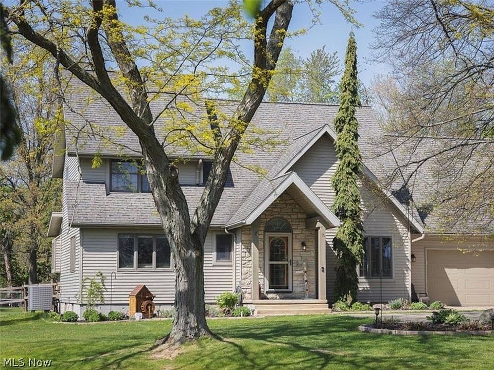 1st image of 8113 Darrow Rd