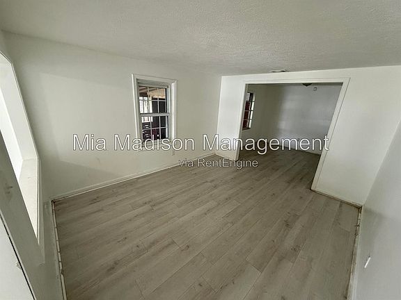 5th image of 914 Bowden St