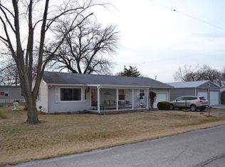 101 N Elm St, Ina, IL 62846
