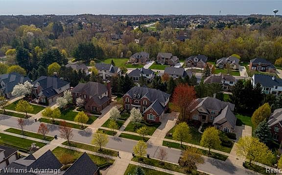 5th image of 47575 Manorwood Dr