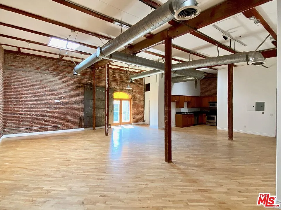 Building Photo - 726 S Santa Fe Ave #300