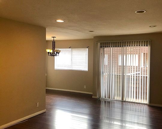 2nd image of 5414 Newcastle Ave APT 6