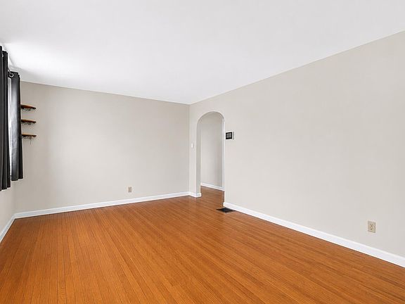 3rd image of 533 Laurel St