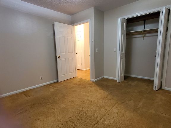 3rd image of 1709 Oak Hill Dr