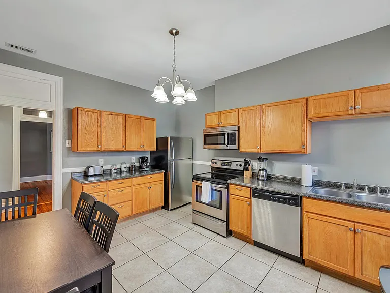 2107 Russell Blvd #2E — Photo 10