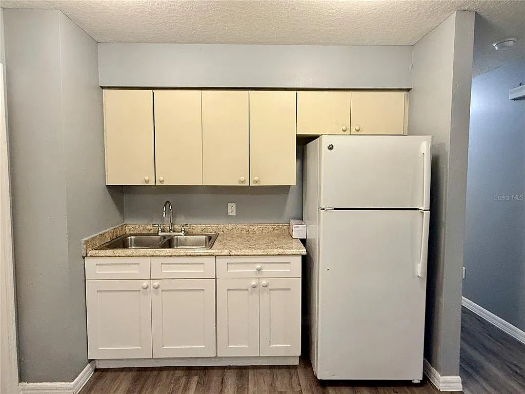 4 bed, 2.0 bath, 1344 sqft, $2,195 — Photo 3
