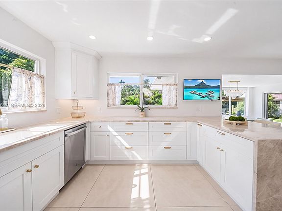 3rd image of 649 Azalea Ct