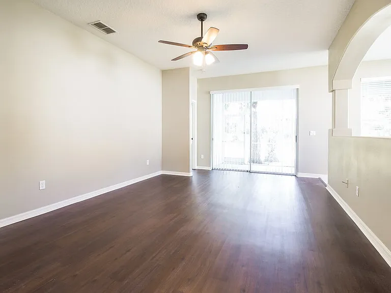 1645 The Oaks Blvd — Photo 3
