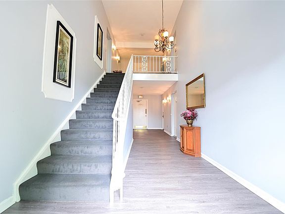 3rd image of 4370 Chateau De Ville Dr APT G
