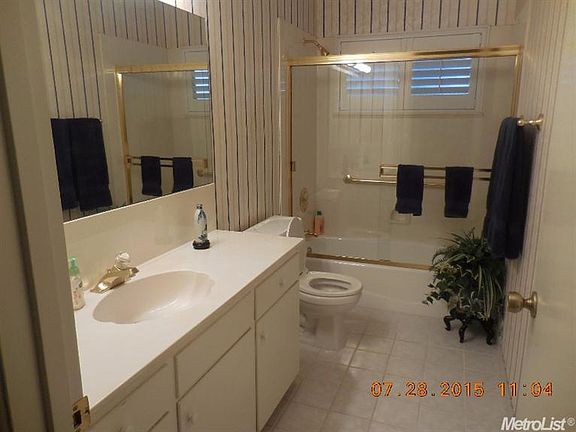 3rd image of 332 E Yorkshire Dr
