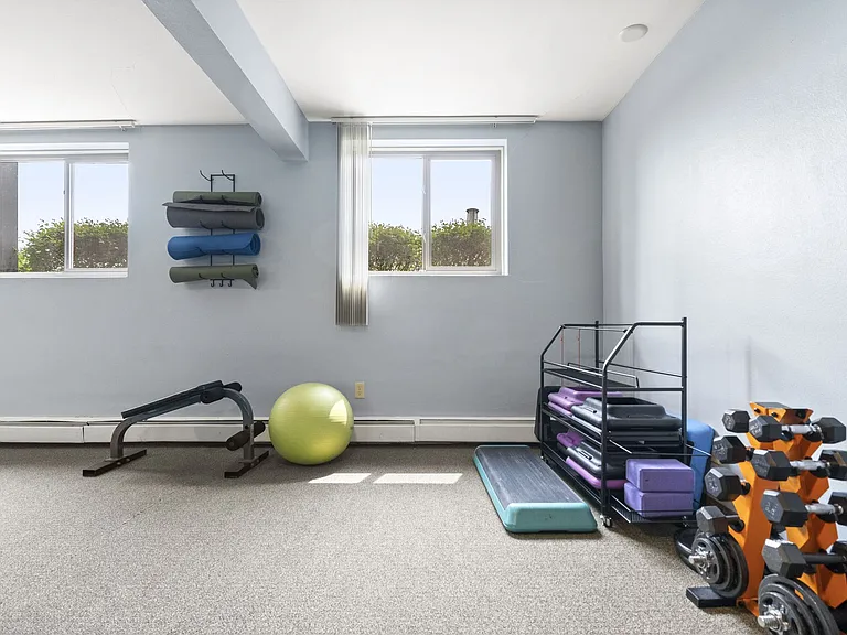 West End Apartments — Photo 32