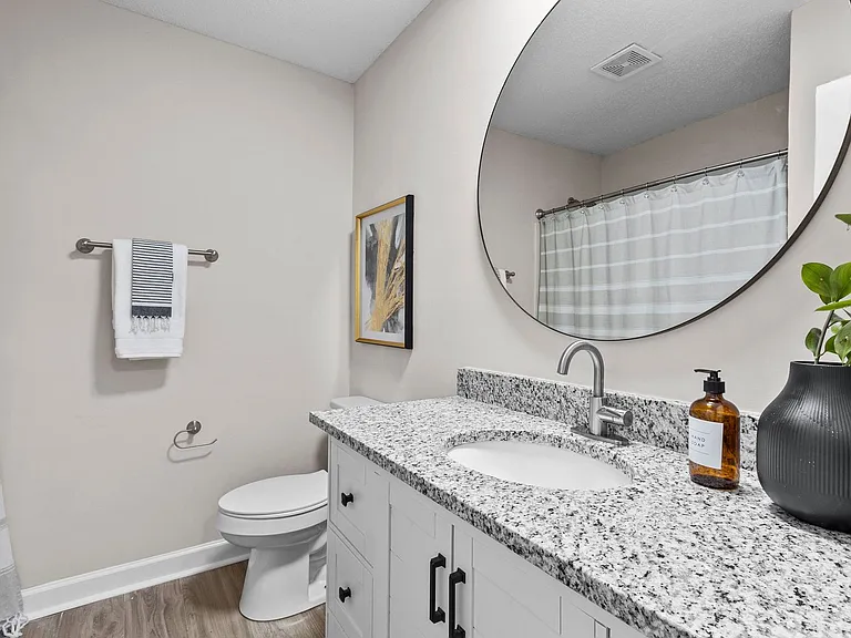 300 E McPherson Dr — Photo 26