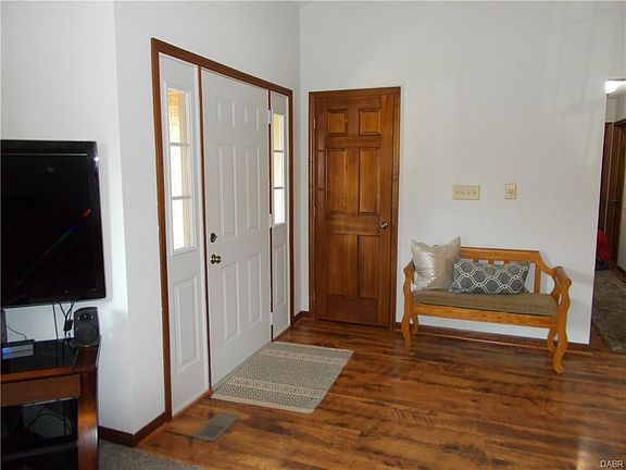 3rd image of 244 Lowry Dr