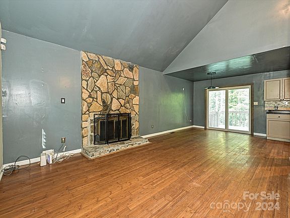 3rd image of 7913 Briardale Dr