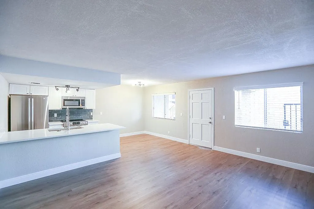 Building Photo - 2228 E Campbell Ave #127