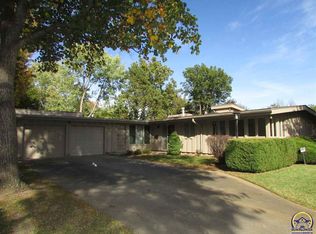 1604 SW 28th St, Topeka, KS 66611