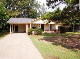 11 Macarthur Dr, Conway, AR 72032