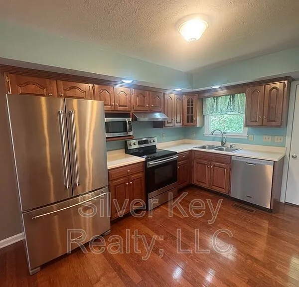 136 S Matlock Ave — Photo 6