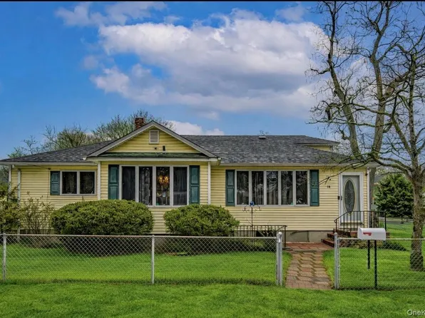 36 E 12th Street, Huntington Station, NY 11746