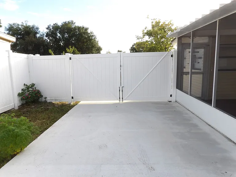 2337 Greenwood St — Photo 32