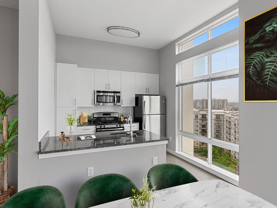 1st image of 301 Commons Park S Unit 656