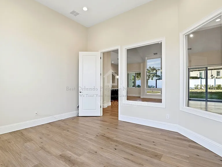 705 Largovista Dr — Photo 22