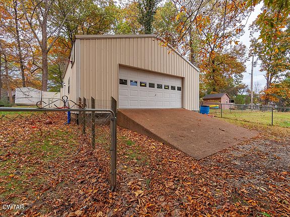5th image of 135 Bradley Dr