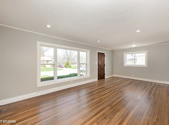4th image of 2133 Chase Ave
